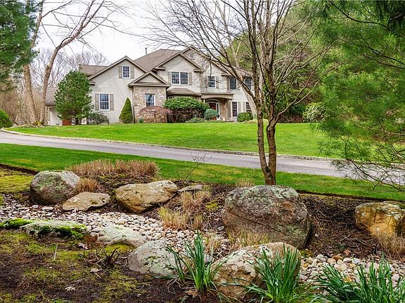 3rd image of 40 Pheasant Dr
