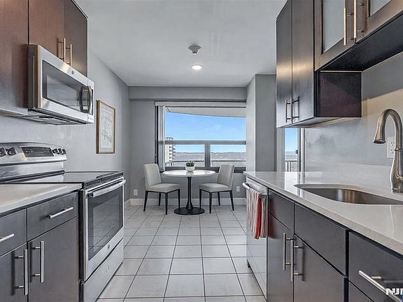 5th image of 2 Claridge Dr APT 7KE