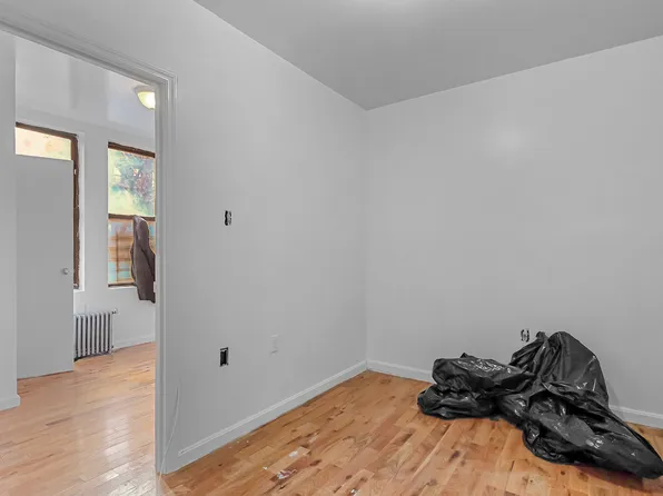 206 Audubon Avenue image 9 of 11