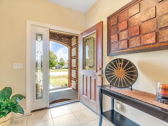 4th image of 4846 Monarch Dr