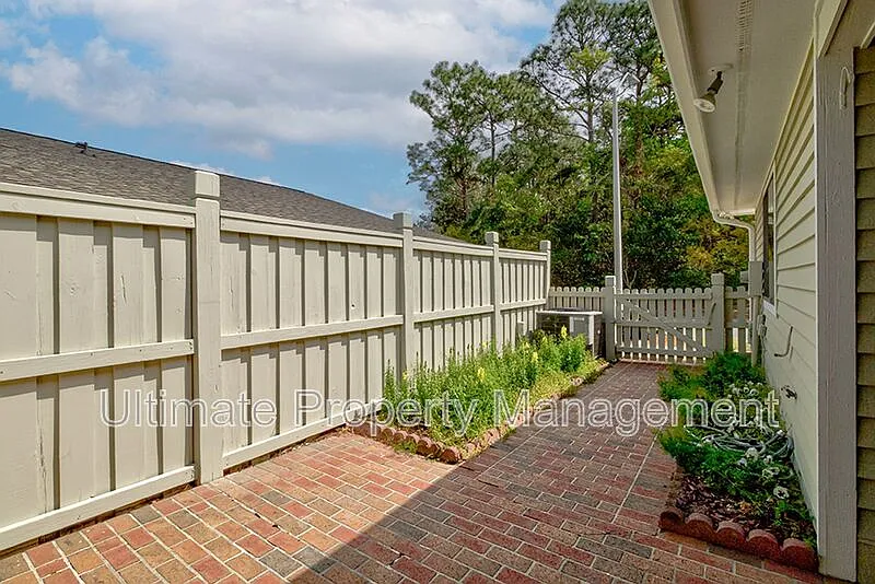 Building Photo - 6128 Inland Greens Dr