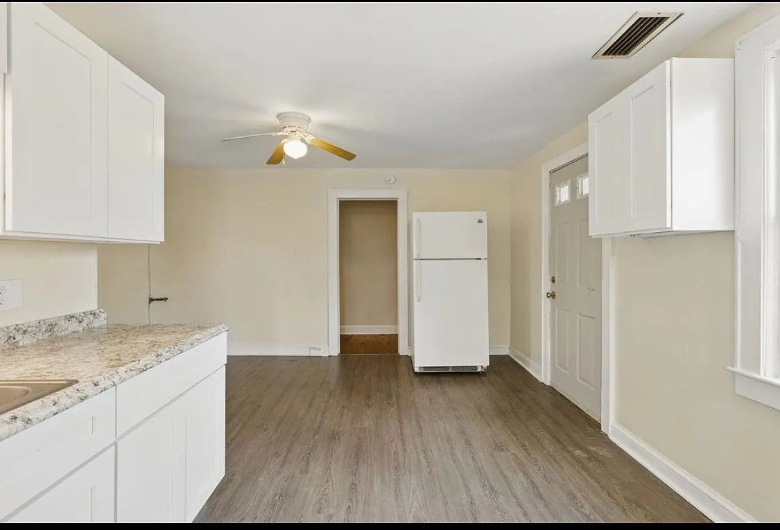 2 bed, 952 sqft, $1,800 — Photo 2