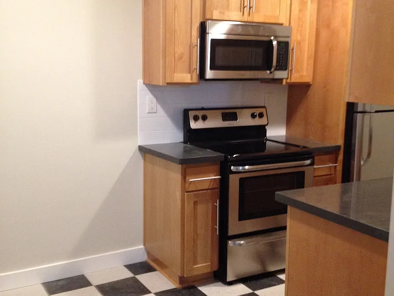 Lombardy Apartments — Photo 22