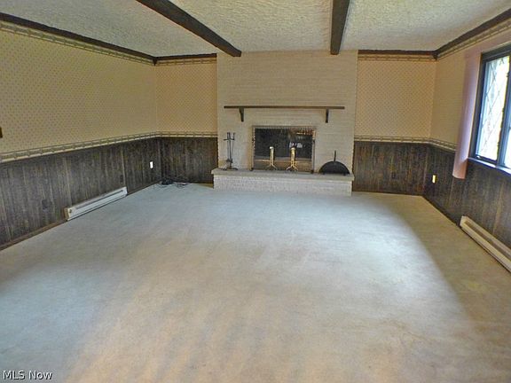 2nd image of 145 Earl Dr NW