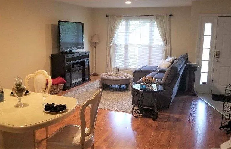 241 Larchwood Ct — Photo 13