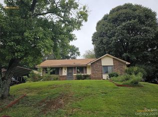 600 Fawnbrook Ln, Charlotte, NC 28217