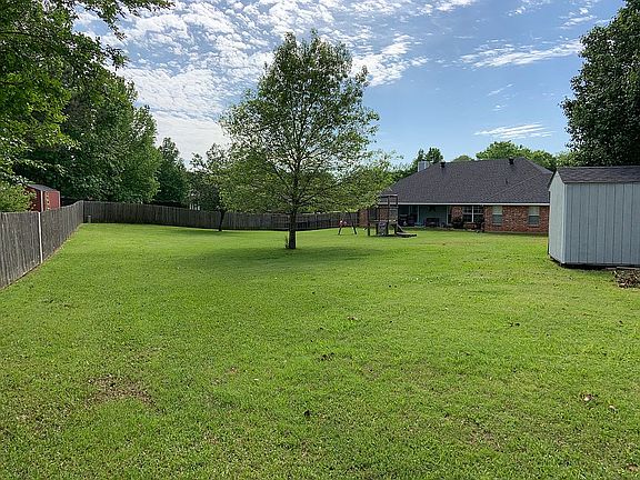 3rd image of 403 Country Club Dr