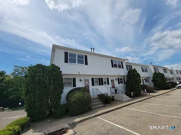 2nd image of 28 Commodore Commons #28