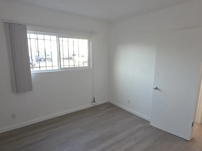 12101 Pacific Ave #5 — Photo 8