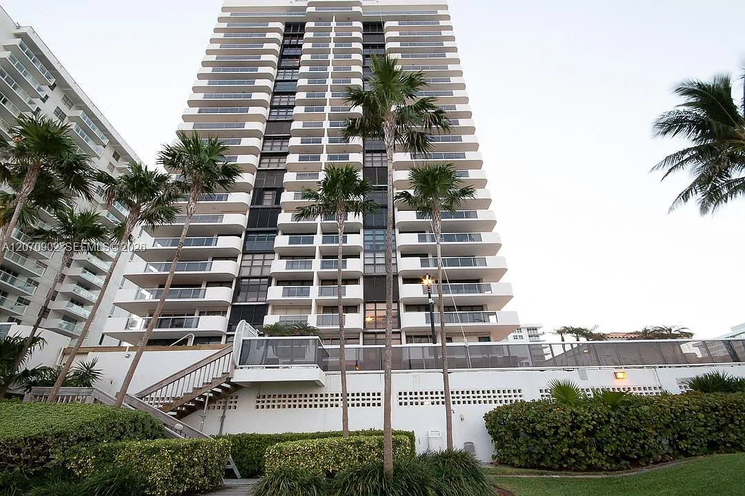 Lexcellence Condo — Photo 1