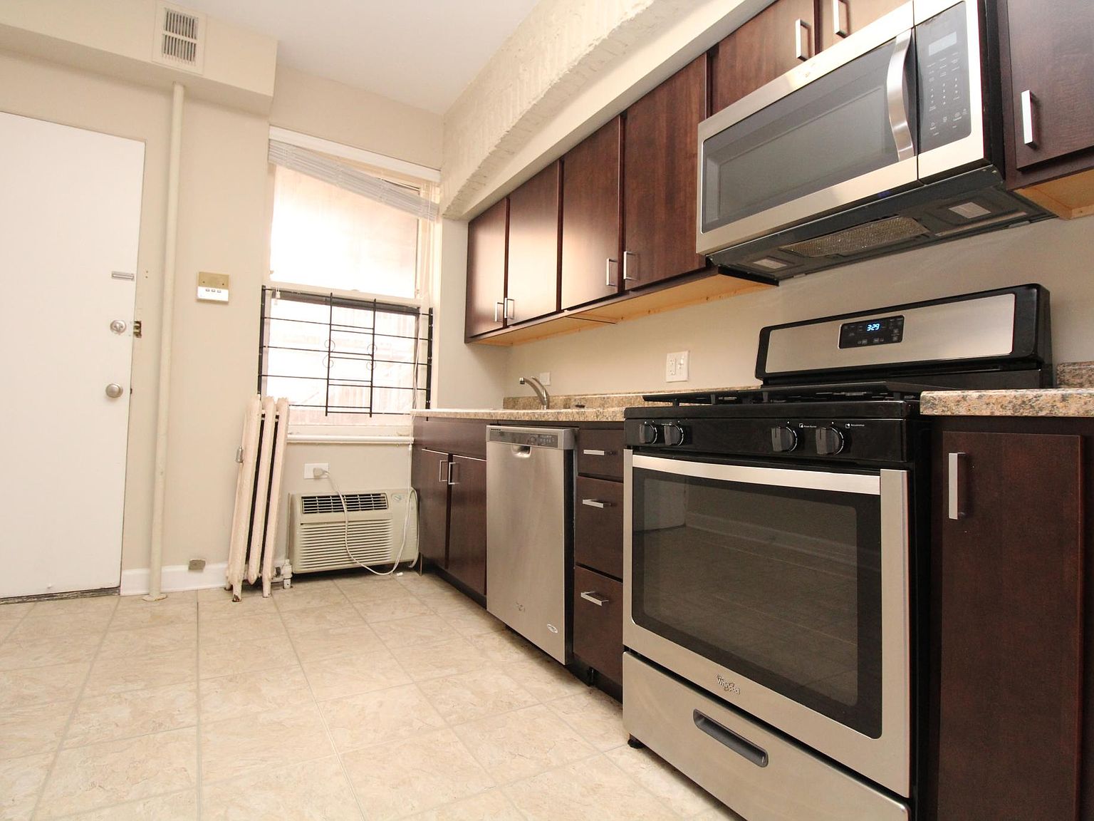 2849 N Orchard St APT 3, Chicago, IL 60657 | Zillow