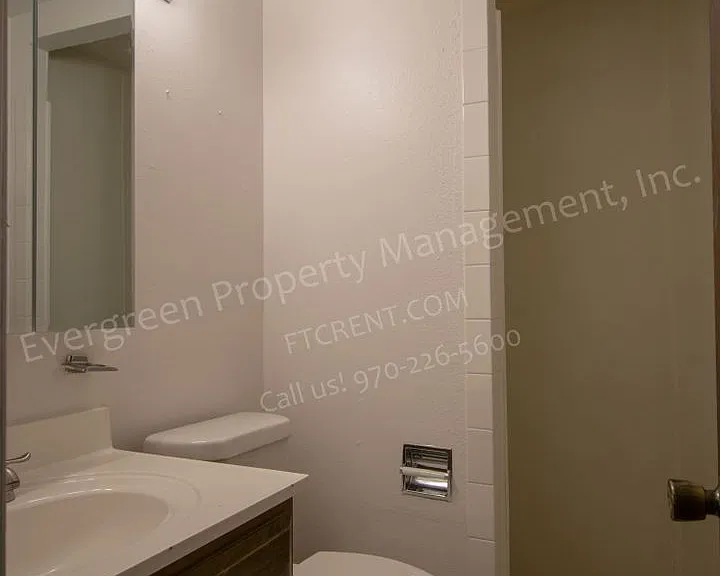2401 W Stuart St — Photo 15