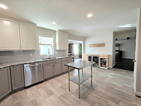 4th image of 2541 S Brandon Avenue