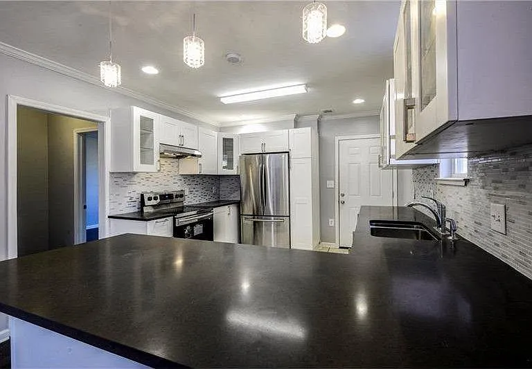 993 Washington St SW — Photo 10