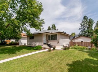 84 W Waterloo Dr SW, Calgary, AB T3C 3G1
