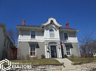 831 N 5th St #TOWNHOUSE, Burlington, IA 52601
