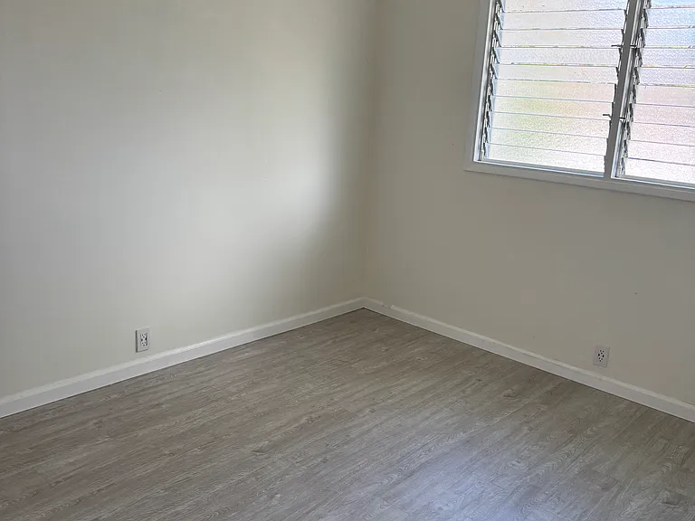 927 Hahaione St — Photo 24