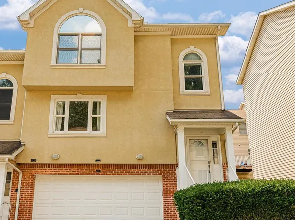 106 Cadet Ct, Morgantown, WV 26508