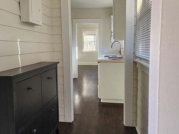 4th image of 123 S Illinois St #1