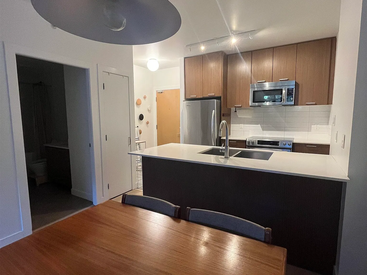 1 bed, 605 sqft, $2,450 — Photo 2