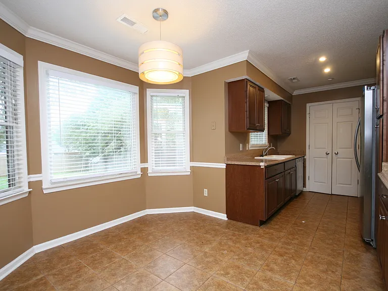 104 Hollington Dr NE — Photo 15