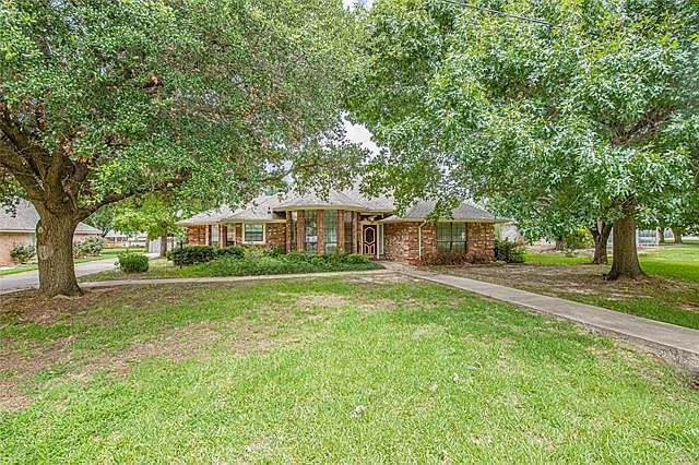 1st image of 602 Aqua Vista Dr