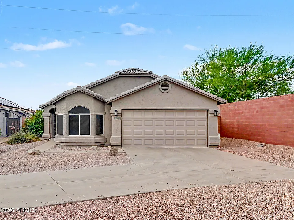 1119 E Pontiac Dr