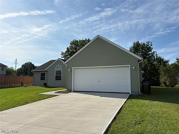 2nd image of 459 Hampton Dr