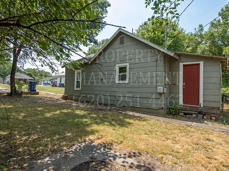 1004 W 2nd St — Photo 13