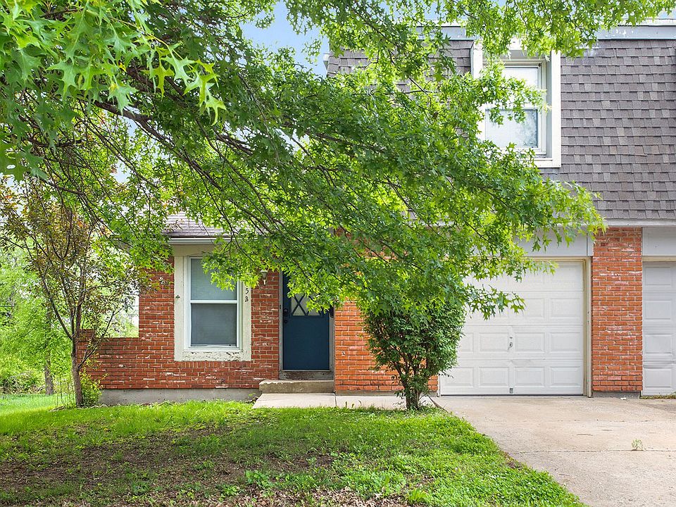 Hawthorne Court Townhomes / DW Investments LLC 303405 Hawthorne Ct