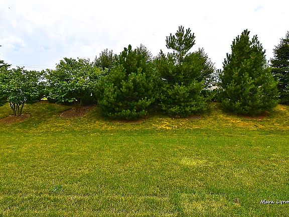 3rd image of 744 Glenwood Dr