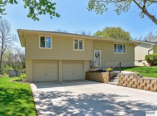 15705 Valley St, Omaha, NE 68130
