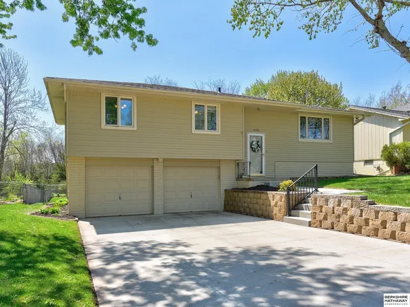 15705 Valley St, Omaha, NE 68130