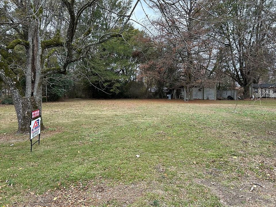2nd image of 2 Robinson Ln