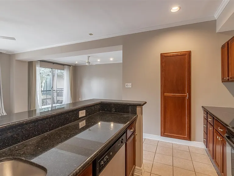 4515 Briar Hollow Pl #304 — Photo 11