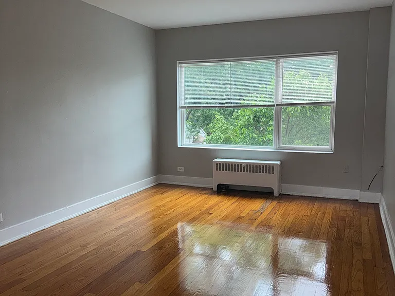 1957 W Lunt Ave #1/2-2 — Photo 4