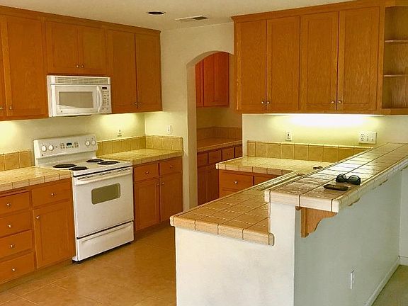 3rd image of 2508 Rose Hill Ln