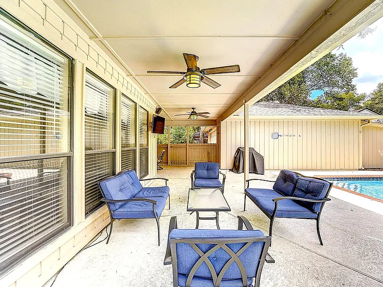 8111 Pine Green Ln — Photo 42