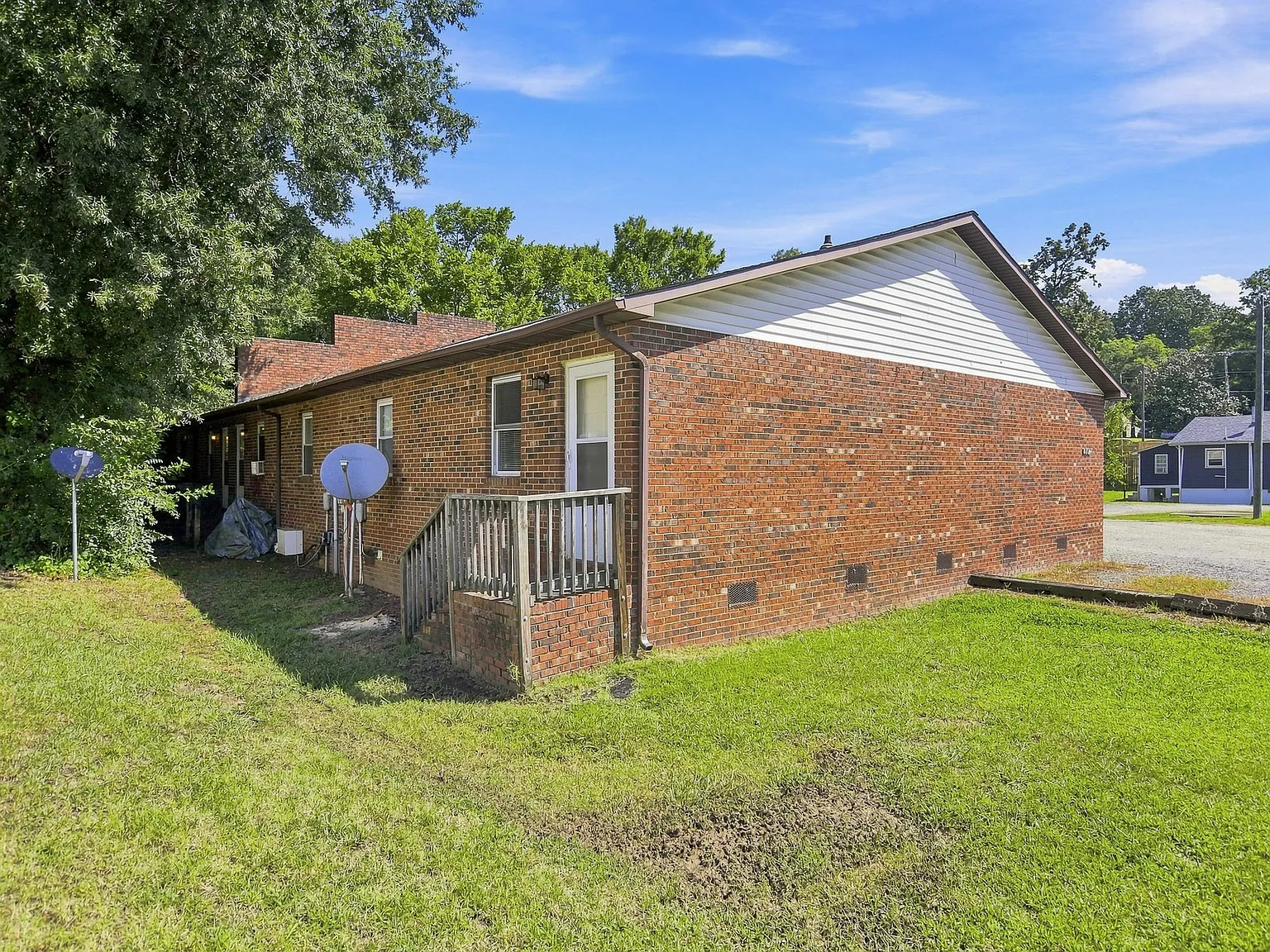 3 bed, 1000 sqft, $995 — Photo 3