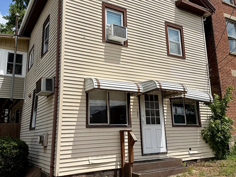 107 W Main St #A — Photo 2
