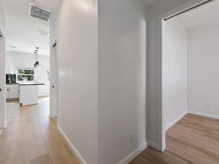 3954 Armstrong St — Photo 4