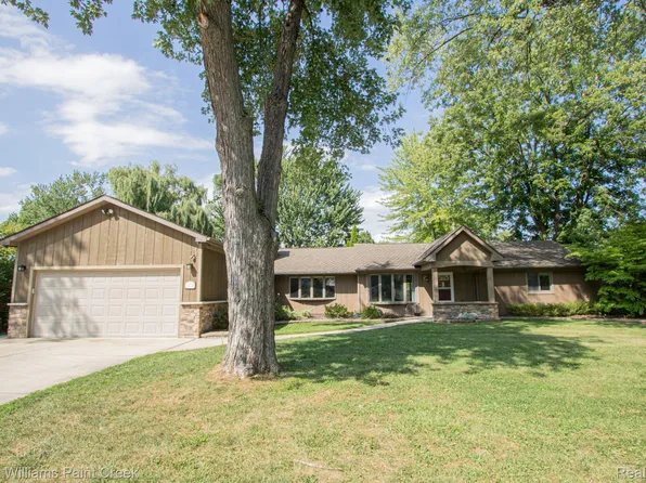 21725 Ulrich St, Clinton Township, MI 48036