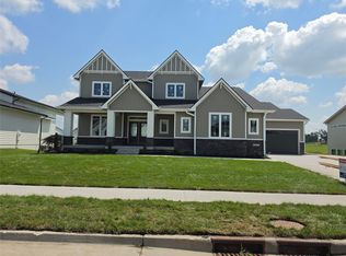16214 Sharon Dr, Urbandale, IA 50323