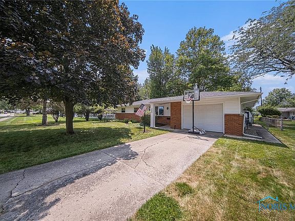 2nd image of 200 Margaret Pl