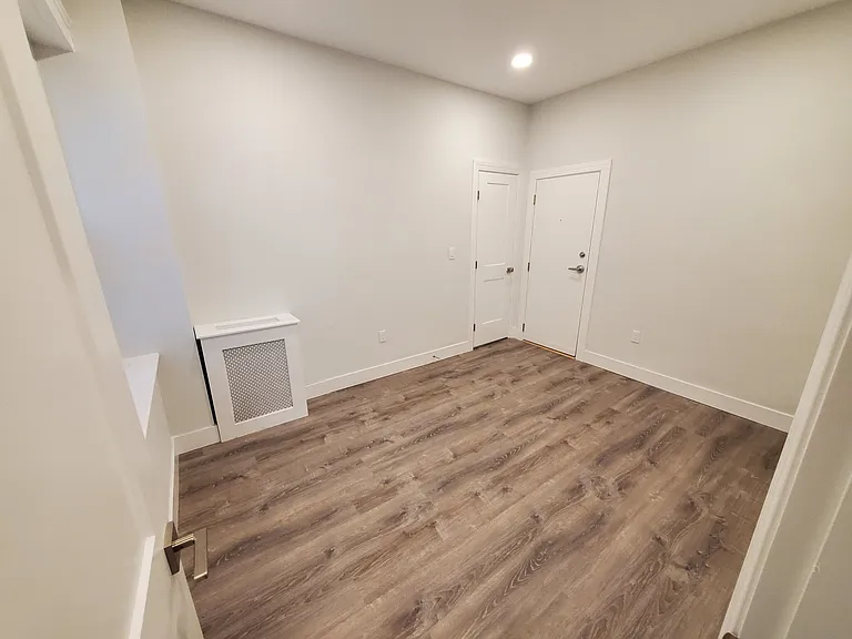 51 Queensberry St #25 — Photo 20