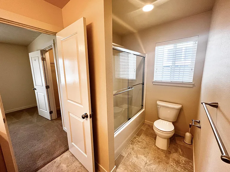 812 NE Ross Rd #2 — Photo 12