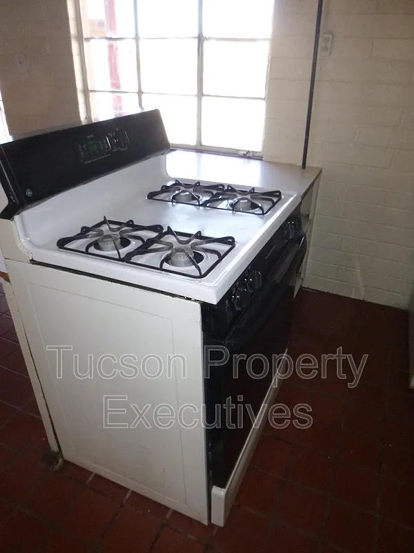 Studio, 1.0 bath, 450 sqft, $750 — Photo 4