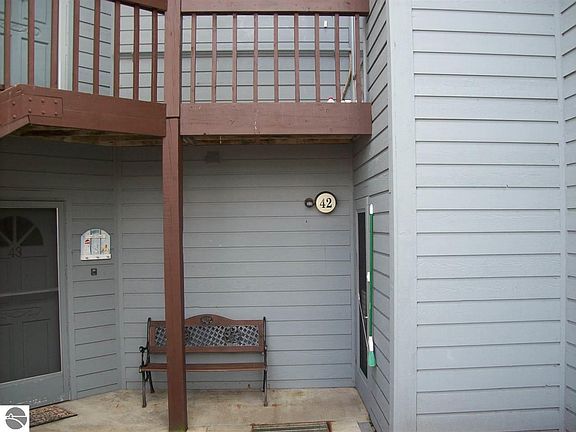 2nd image of 407 W Lake St