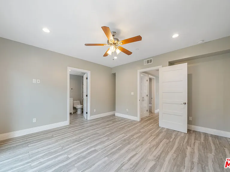 1357 Seward St — Photo 17