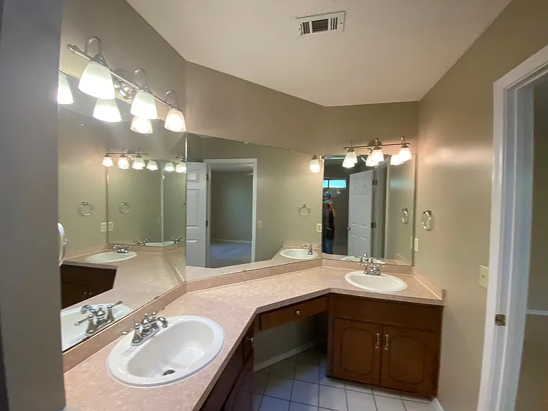 24 Neptune Dr — Photo 27